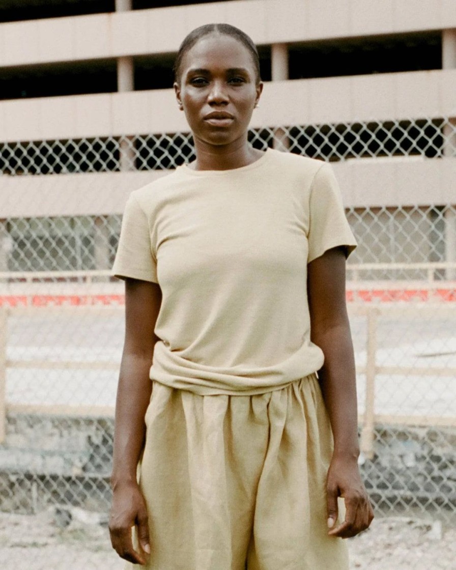 Kvinde Baserange Toppe | Forudbestil|Silke T-Shirt|Gul