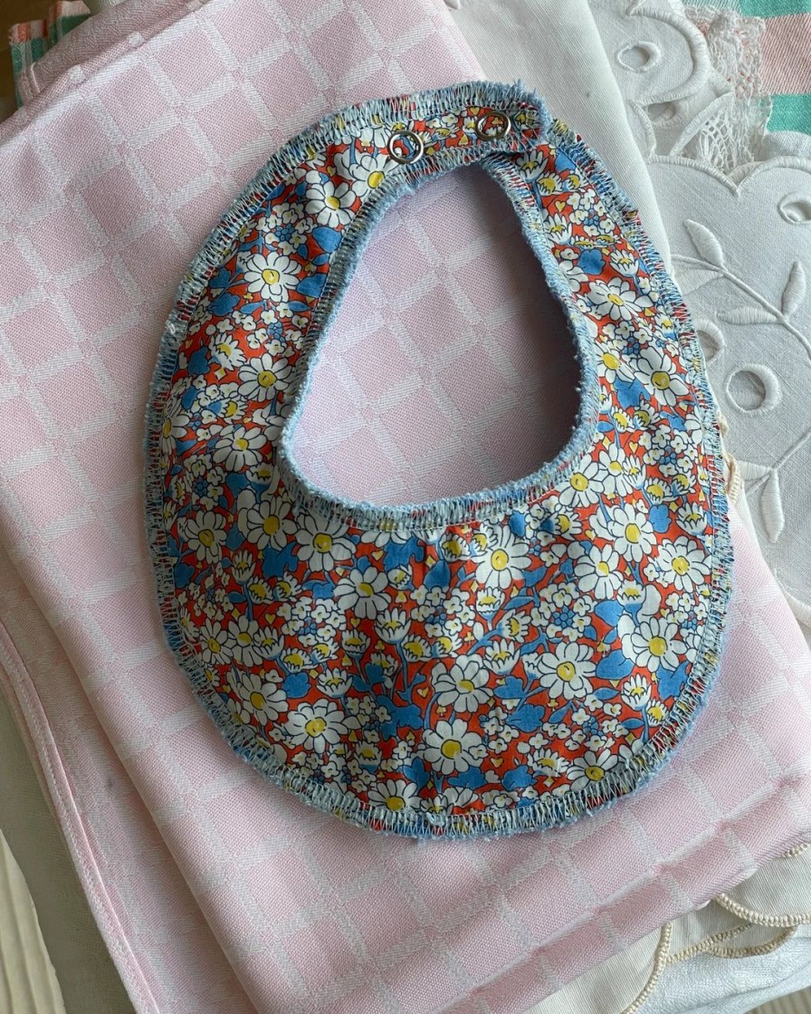 Born Teira 1996 | Baby Bibs