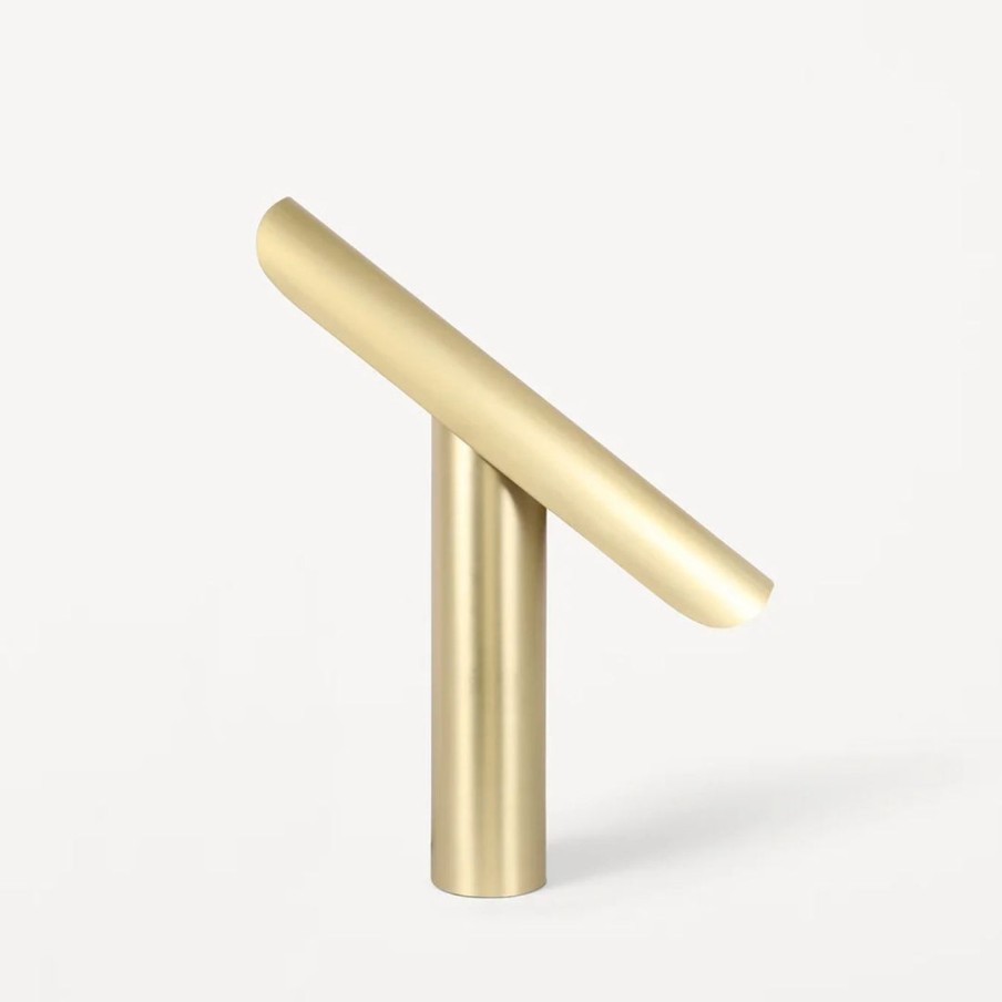 Belysning FRAMA | T-Lamp|Brass